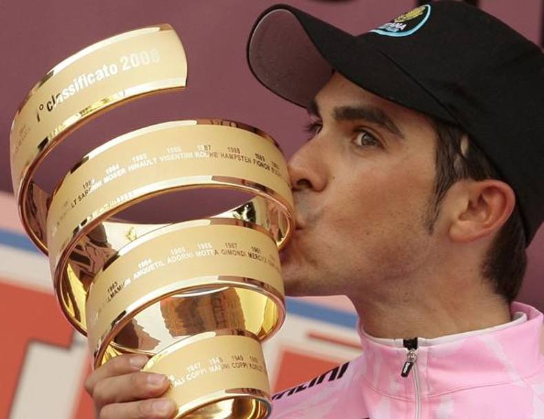 Giro 2008, il trofeo Senza Fine. Reuters